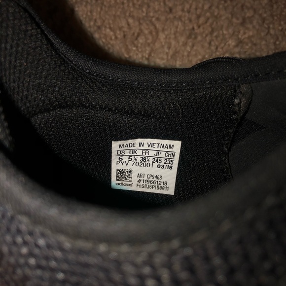 Adidas black tennis shoes - Picture 5 of 5